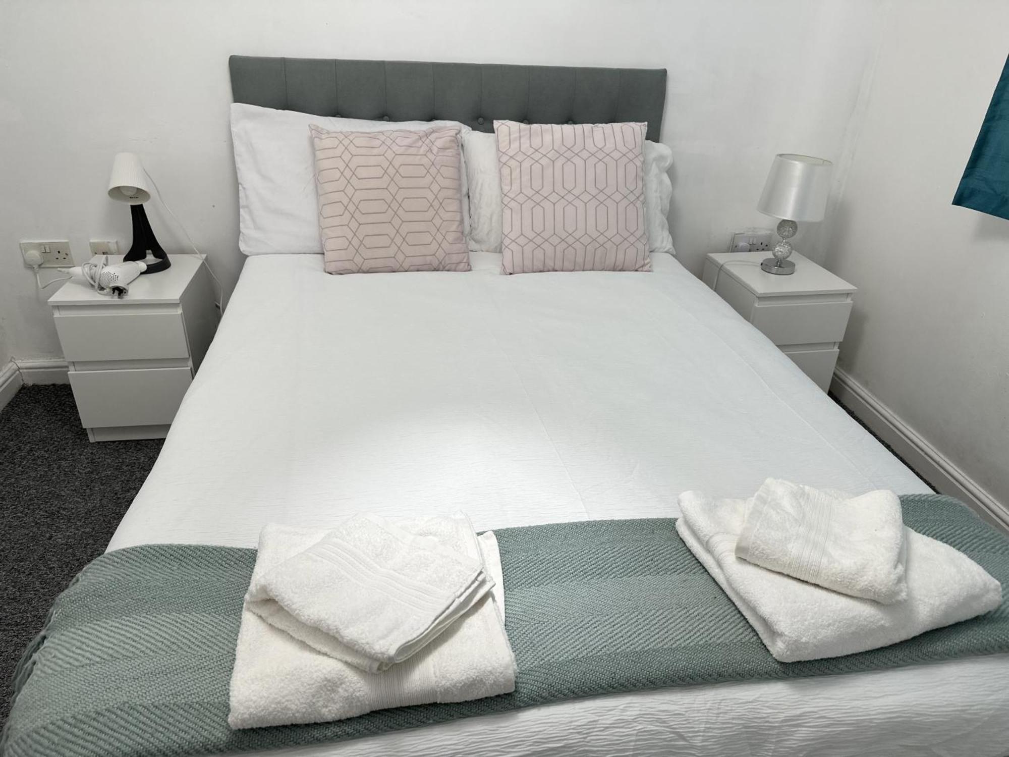 Clover Apartments Hadleigh  外观 照片