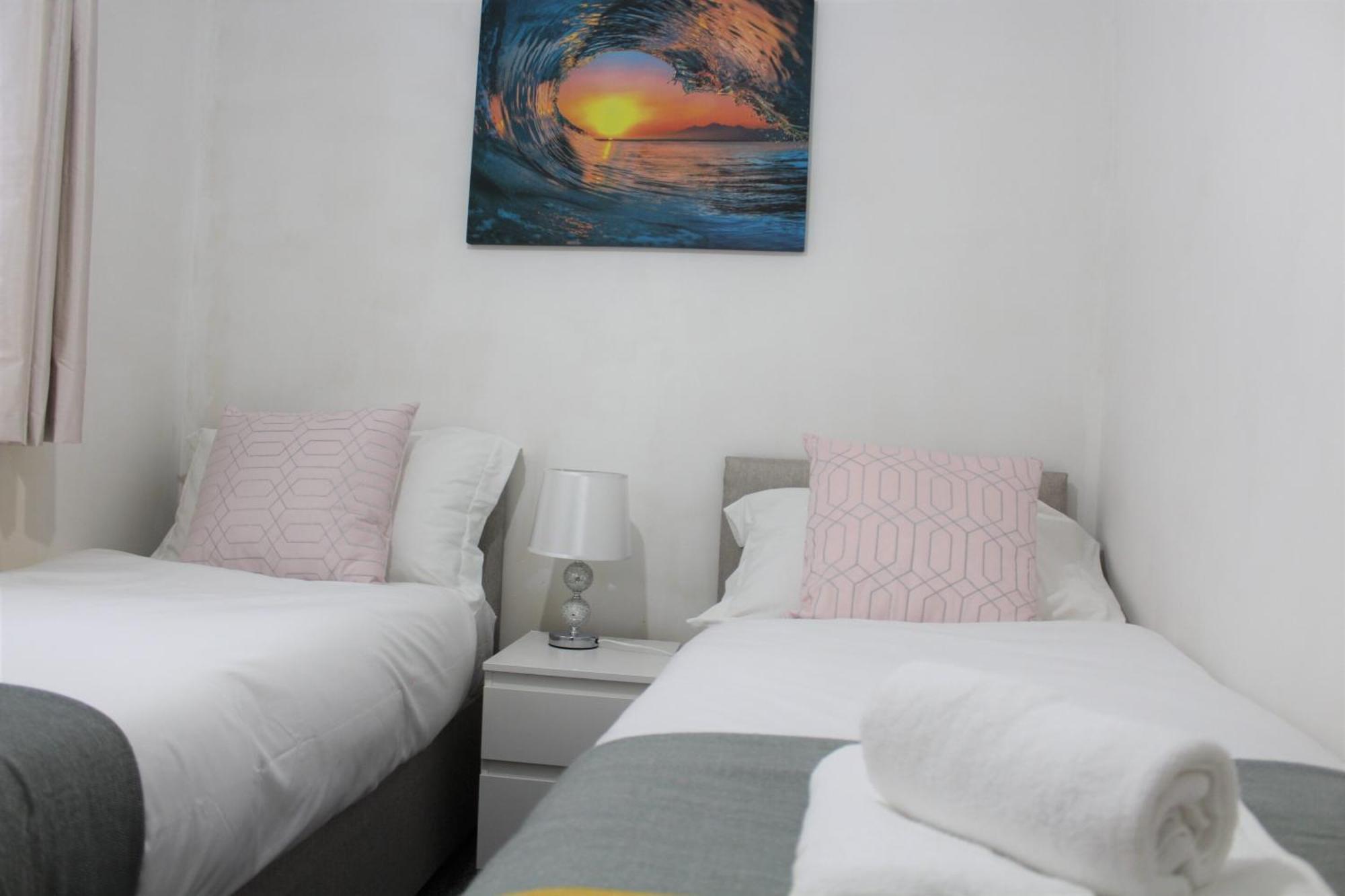 Clover Apartments Hadleigh  外观 照片