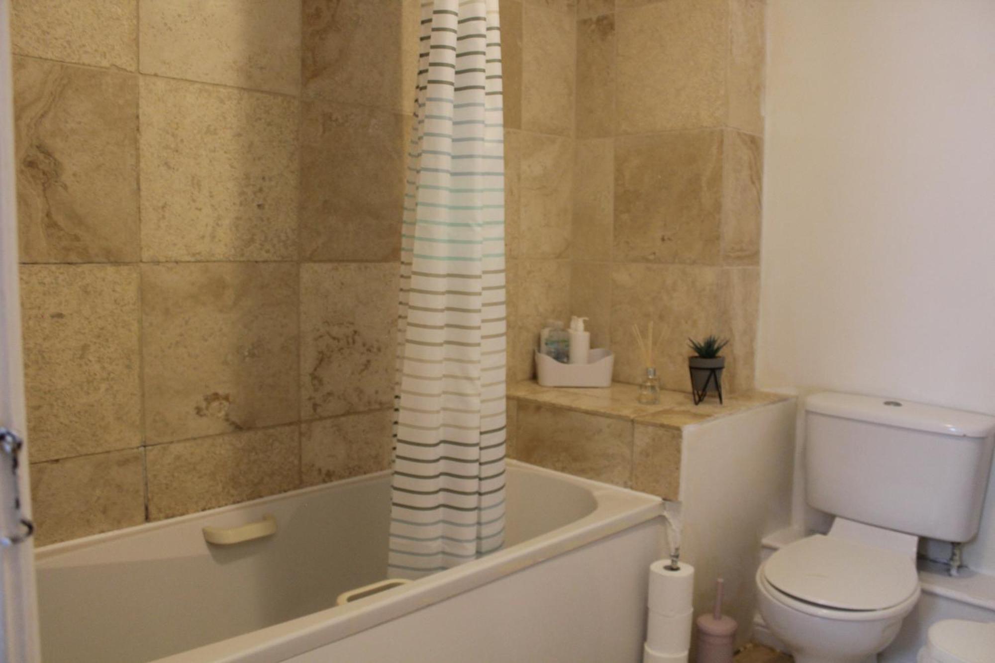 Clover Apartments Hadleigh  外观 照片